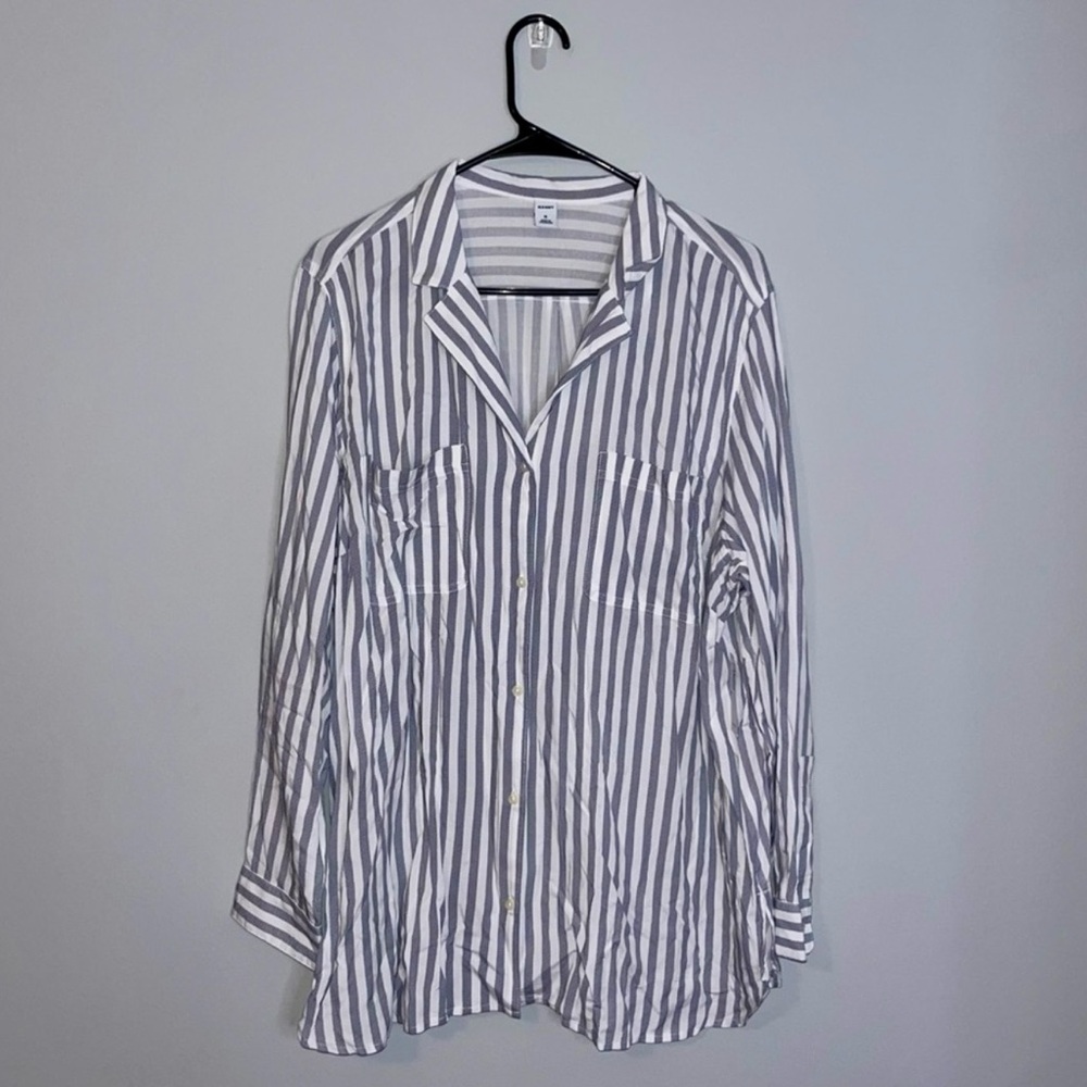 NEW Old Navy Black & White Casual Button Down Shirt XL. Never worn tag removed.